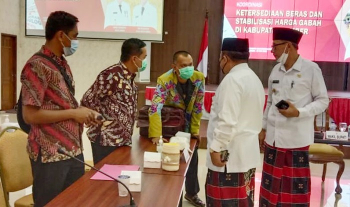 Bupati Hendy Siswanto usai rakor soal ketersediaan beras dan stabilisasi harga gabah.
