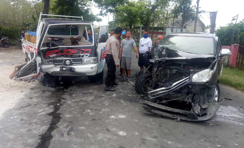 Kondisi dua kendaraan usai terlibat kecelakaan.