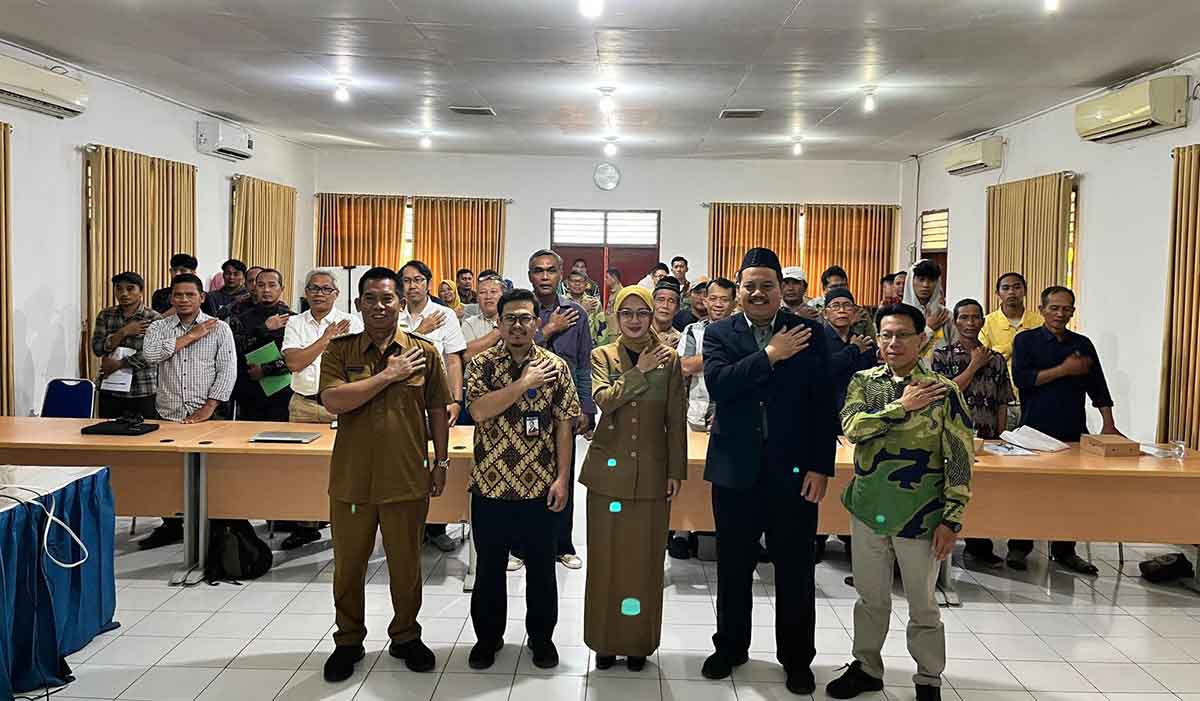 Wali Kota Kediri bersama Kepala Kantor Perwakilan Bank Indonesia Kediri, Yayat Cadarajat (nomor 2 dari kiri), usai membuka Pelatihan Juleha Unggas. Foto: Ist
