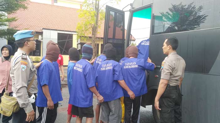 Para pelaku saat digelandang di Polres Bojonegoro.