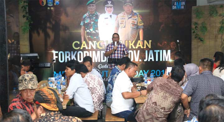 Kapolda Jawa Timur Irjen Pol Drs. Luki Hermawan saat menyampaikan sambutan.
