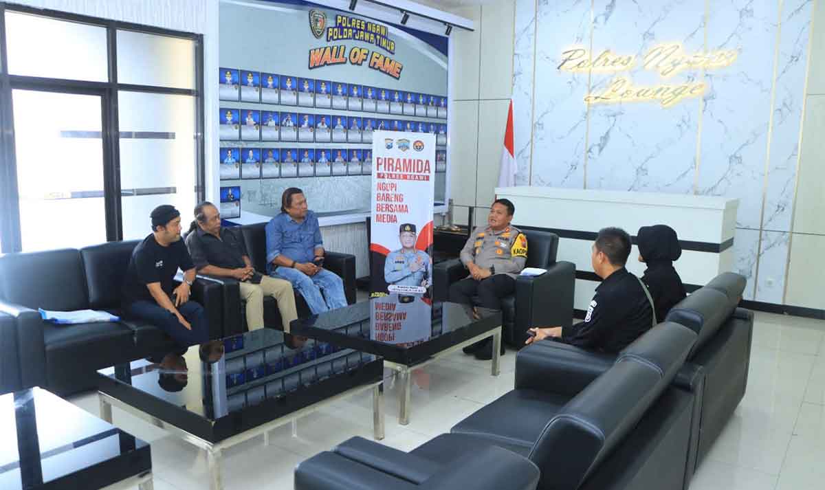 Pengurus PWI Ngawi saat melakukan kunjungan ke Polres Ngawi.
