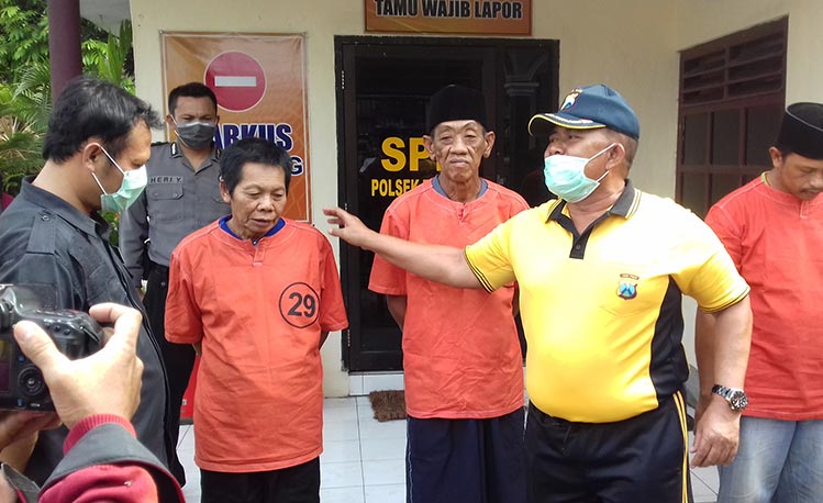 Dua maling sapi diekspos di Mapolsek Tongas.