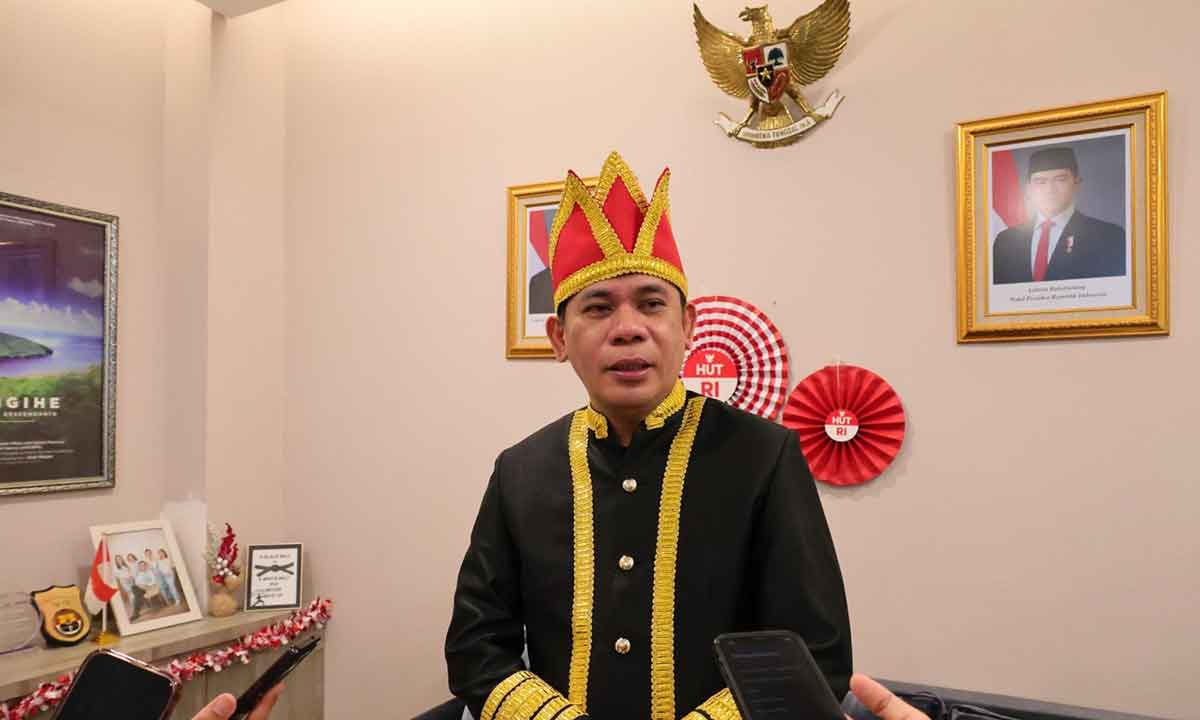 Kabiro Humas dan Protokol Kementerian ATR/BPN, Harison Mocodompis, saat memberi keterangan ke awak media.