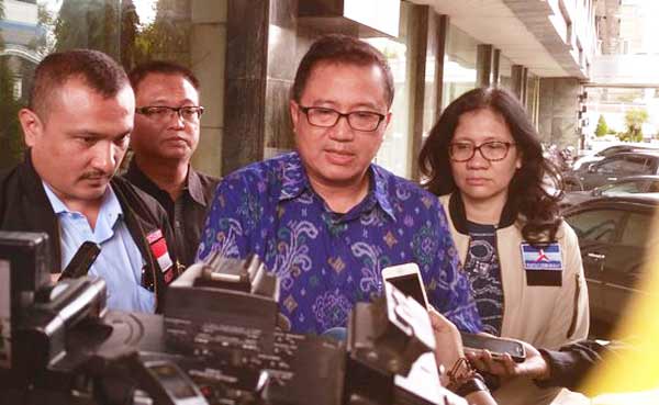 Wasekjen Partai Demokrat Didi Irawadi melaporkan mantan Ketua KPK Antasari Azhar ke Bareskrim terkait dengan pencemaran nama baik Susilo Bambang Yudhoyono. 