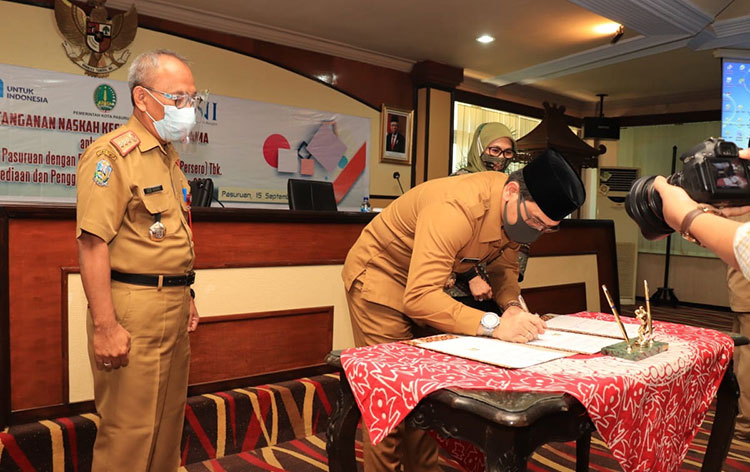 Plt. Wali Kota Pasuruan MoU dengan BNI. (foto: SUPARDI/ BANGSAONLINE)