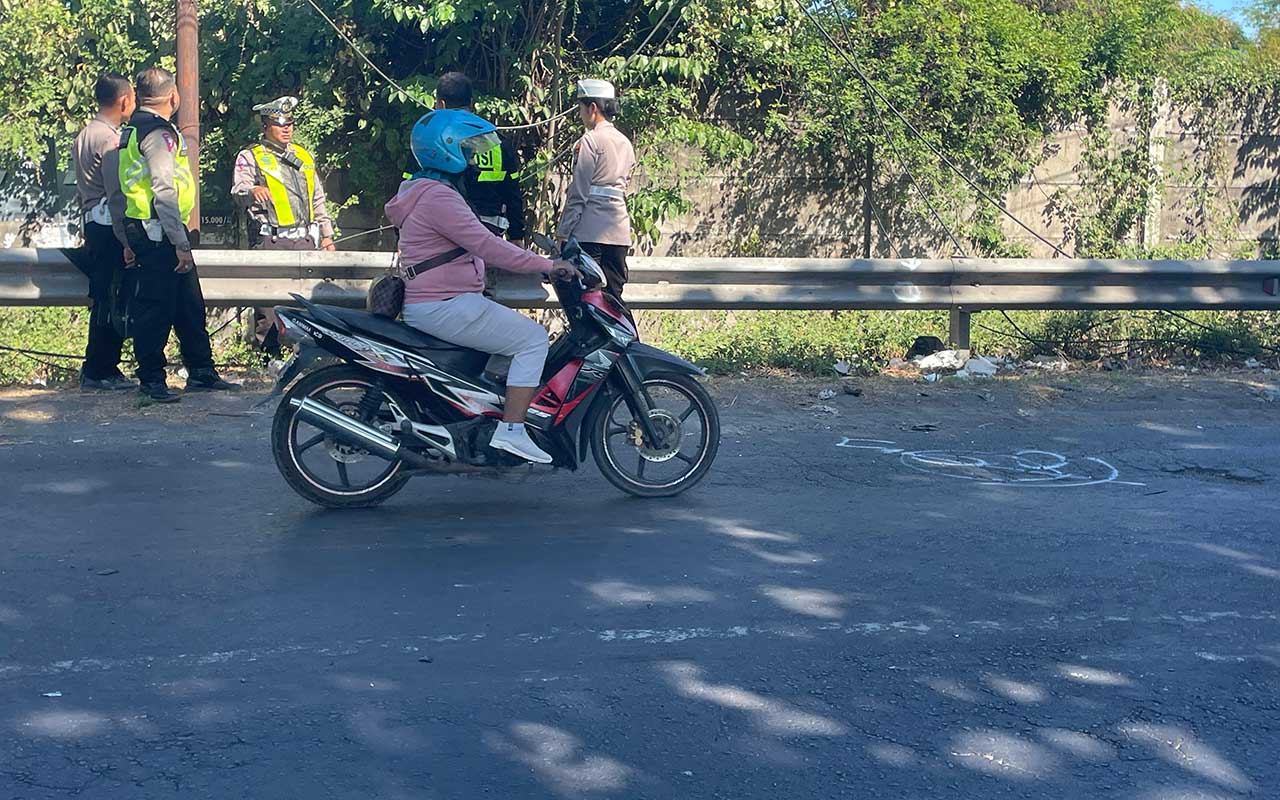 Lokasi kejadian kecelakaan yang terjadi di tikungan Jalan Raya Lingkar Timur, Desa Klurak, Candi, Sidoarjo, Kamis (10/10/2024).