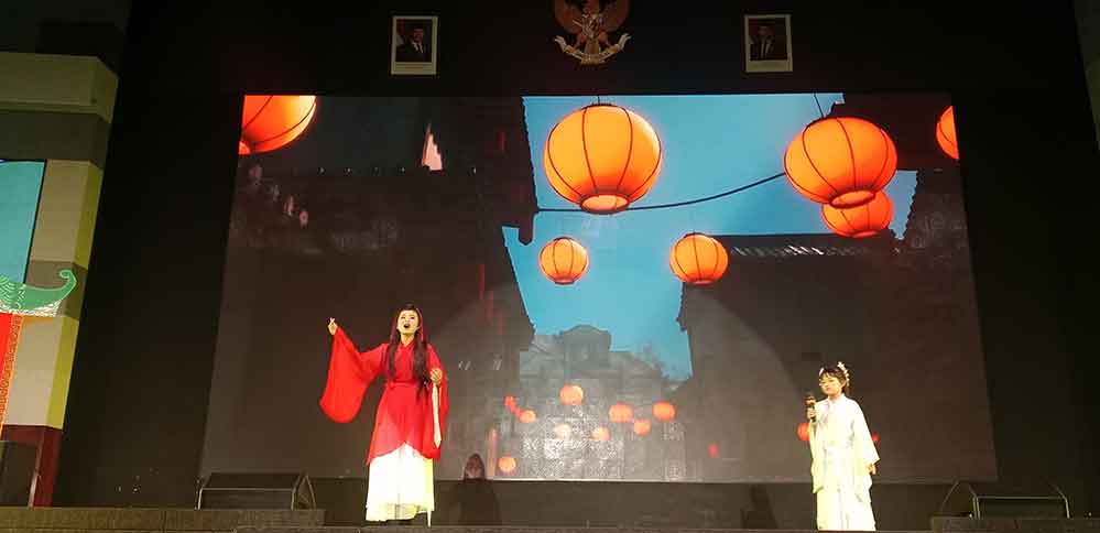 Siswa Sampoerna Academy Surabaya saat melakukan pertunjukan teater “Mulan: An Inspired Adaptation”. (Ist)