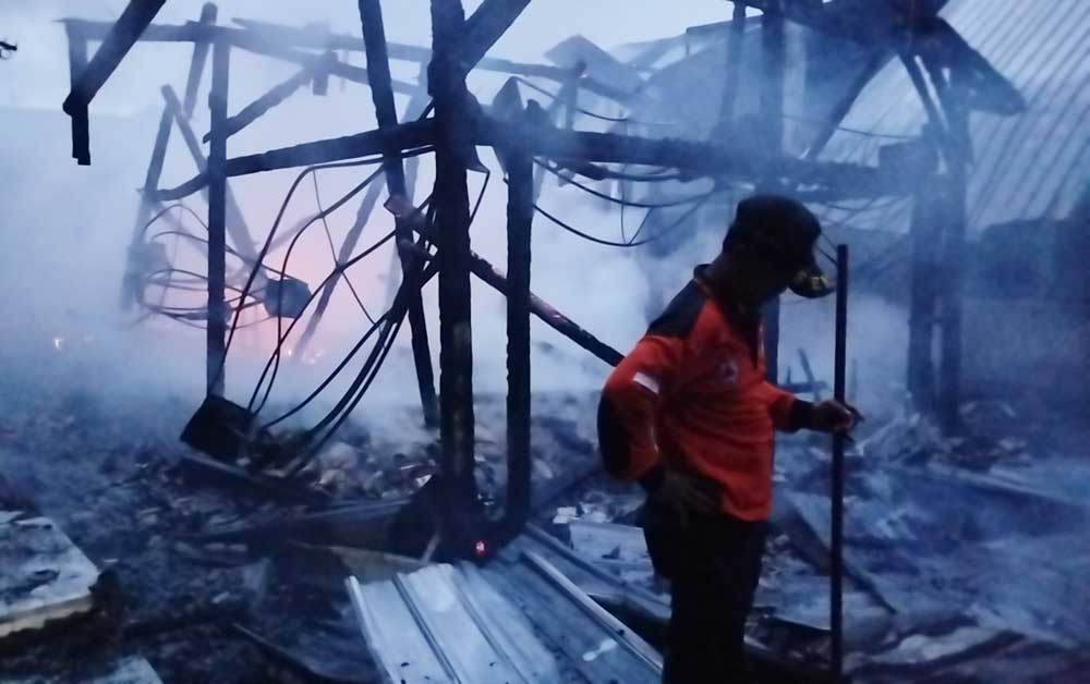 Pasar Tradisional Desa Mojoduwur Jombang Terbakar, 8 Kios Ludes
