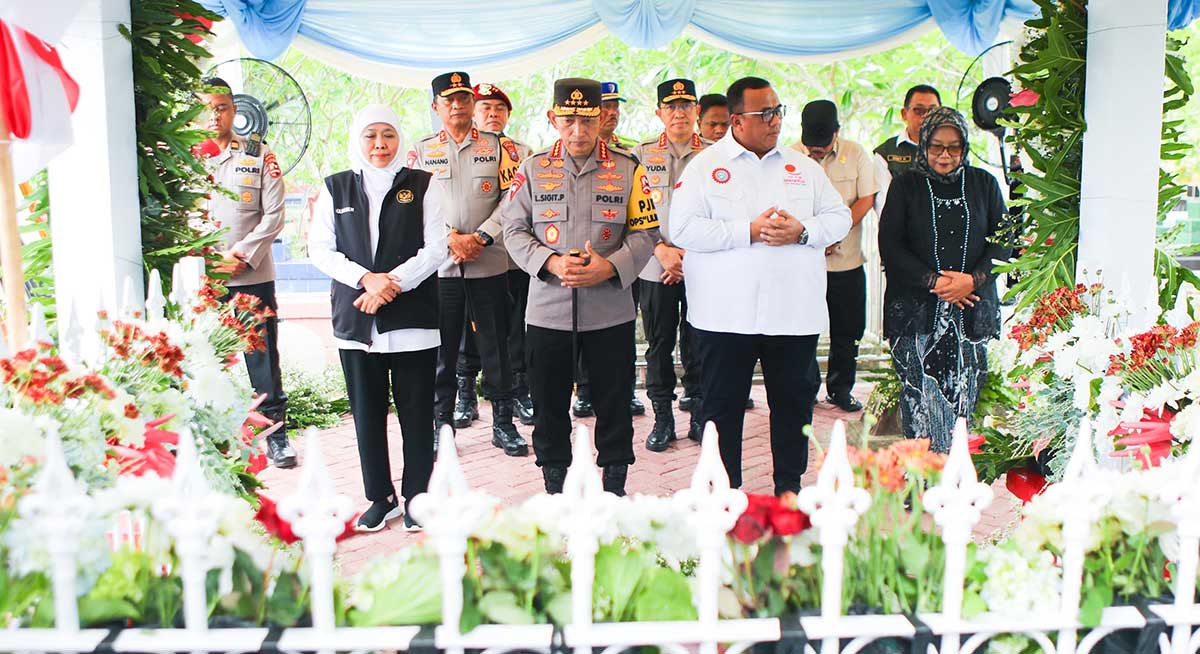 Gubernur Khofifah dan Kapolri saat peletakkan batu pertama Museum Pahlawan Marsinah di Nganjuk.