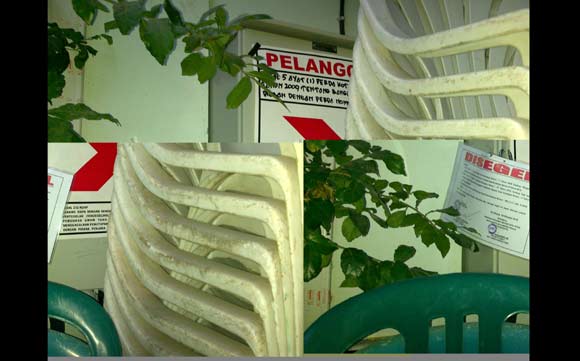 Panel tower BST yang disegel petugas Satpol PP.