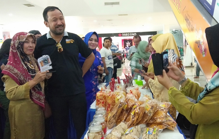 Bupati Ponorogo Ipong Muchlissoni.