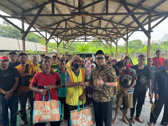 Anggota DPR RI Jiddan Bagikan 15.000 Bingkisan Lebaran untuk Warga Gresik dan Lamongan