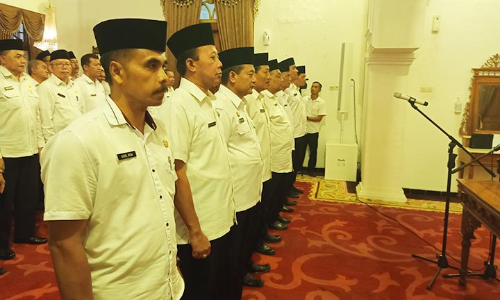 Pelantikan 8 ASN di Pendopo Rumah Dinas Wabup Pasuruan, Rabu (18/12).