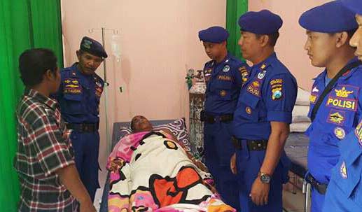 Korban saat di Klinik Mitra Sehat Besuki Situbondo. foto: MURSIDI/ BANGSAONLINE
