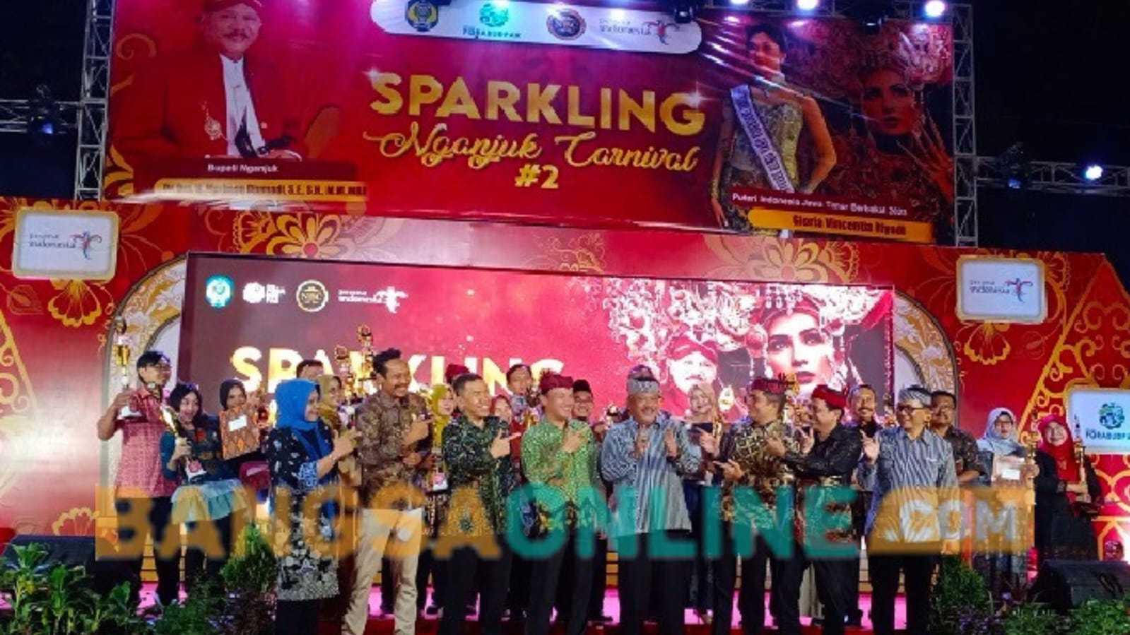 Bupati Nganjuk Marhaen Jumadi didampingi Sekda, Dandim, Kajari, Kapolres, Ketua DPRD, dan Kepala OPD Nganjuk pada acara Sparkling Nganjuk Carnival #2 2023.