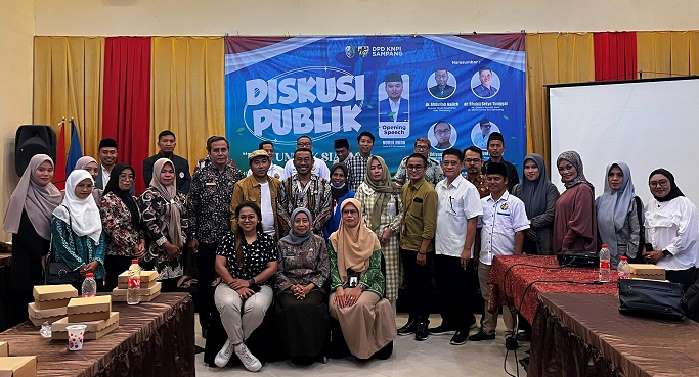 Foto bersama pemateri dan peserta setelah diskusi publik. Foto: Ist