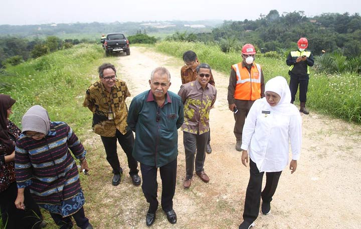 Gubernur Jatim, Khofifah meninjau PT Prasadha Pamunah Limbah Industri (PPLI) di Desa Nambo, Cileungsi, Bogor, pengolahan limbah B3.