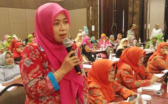 Hj Muthiah Chudlori SAg MPd, Jawa Tengah total dukung Khofifah ketua umum lagi. foto: muslimat-nu