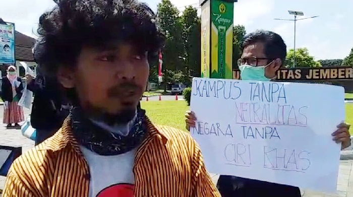 Diduga Bernuansa Politik, Kedatangan Menristekdikti ke Jember Didemo Mahasiswa
