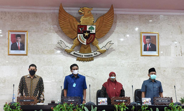 DARI KIRI: Wali Kota Kediri Abdullah Abu Bakar, Ketua DPRD Kota Kediri Gus Sunoto I.M., Wakil Ketua DPRD Kota Kediri Firdaus dan Katino. (foto: ist)