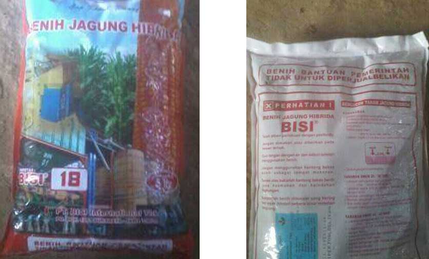 Bibit jagung yang dijual di salah satu kios pertanian di kecamatan Soko.
