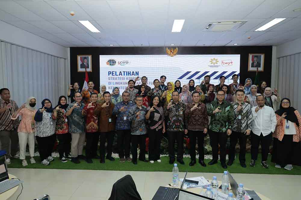 Harison Mocodompis saat menyampaikan materi usai pembukaan pelatihan berlangsung di BPSDM, Cikeas, Bogor. (Ist)