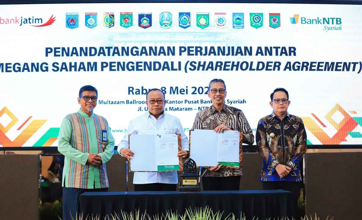 Pj Gubernur Jatim saat menyaksikan penandatanganan shareholder agreement di Mataram.