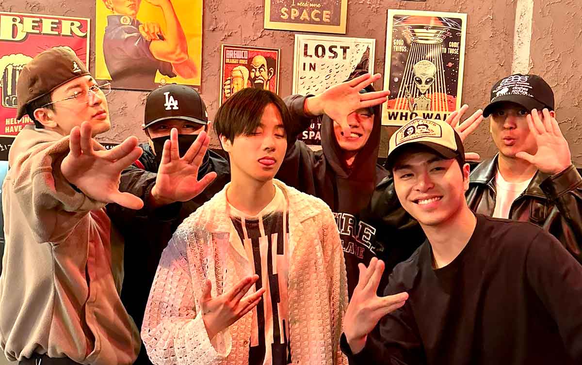 iKON Bikin Fans Terharu Lewat Foto Reuni Usai Jinhwan Rampung Wamil