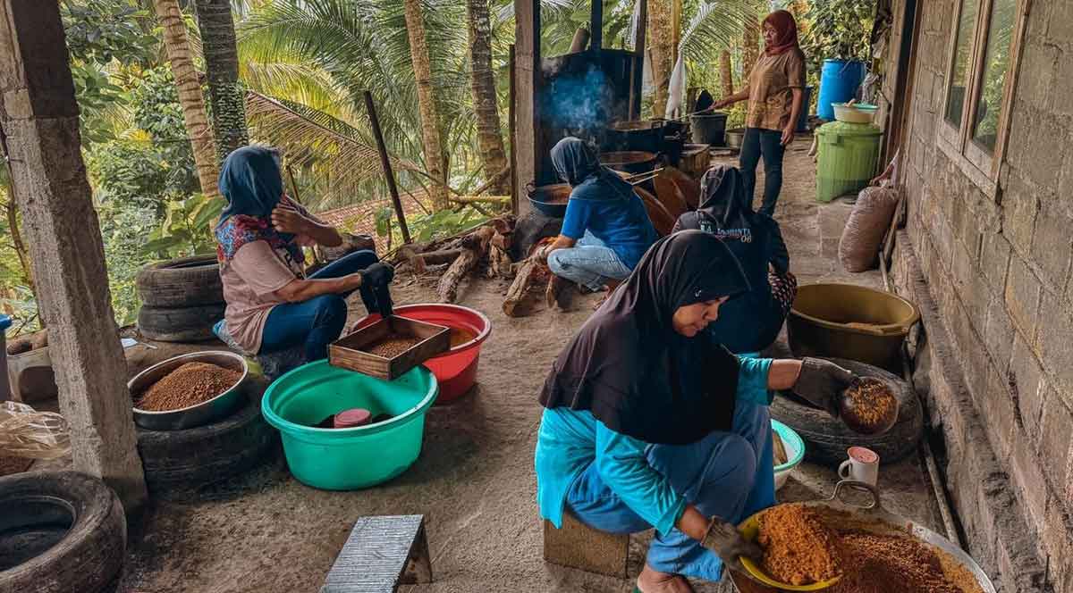 Masyarakat di Desa Hargorejo, Kecamatan Kokap, Kabupaten Kulon Progo.