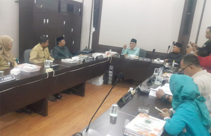 Suasana hearing antara DPRD Pasuruan dan SMKN Rembang.