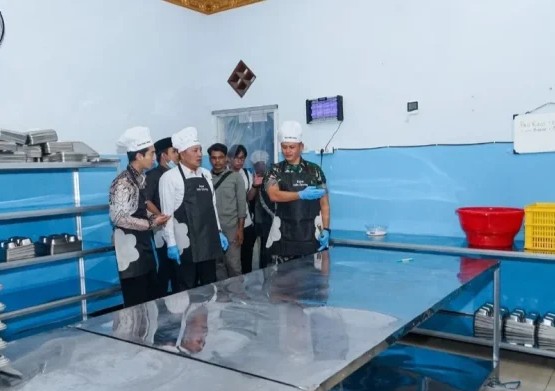Satgas MBG saat sidak di salah satu SPPG
