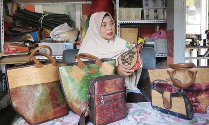 Weny, pemilik usaha tas berbahan sak semen.