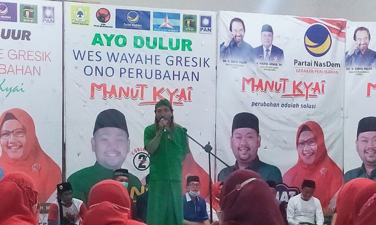 Anggota Fraksi Nasdem DPRD Gresik, Nurhudi Didin Arianto ketika menggalang dukungan untuk Gus Yani-Bu Min. (foto: ist)