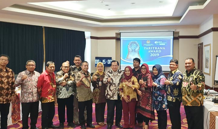 Saat Wali Kota Mojokerto Ika Puspitasari di kegiatan di Kementerian Koordinator Bidang Pembangunan Manusia dan Kebudayaan (Kemenko - PMK) dan tim penilai dari Paritrana Award 2019, Selasa (11/2/2020) di Jakarta.