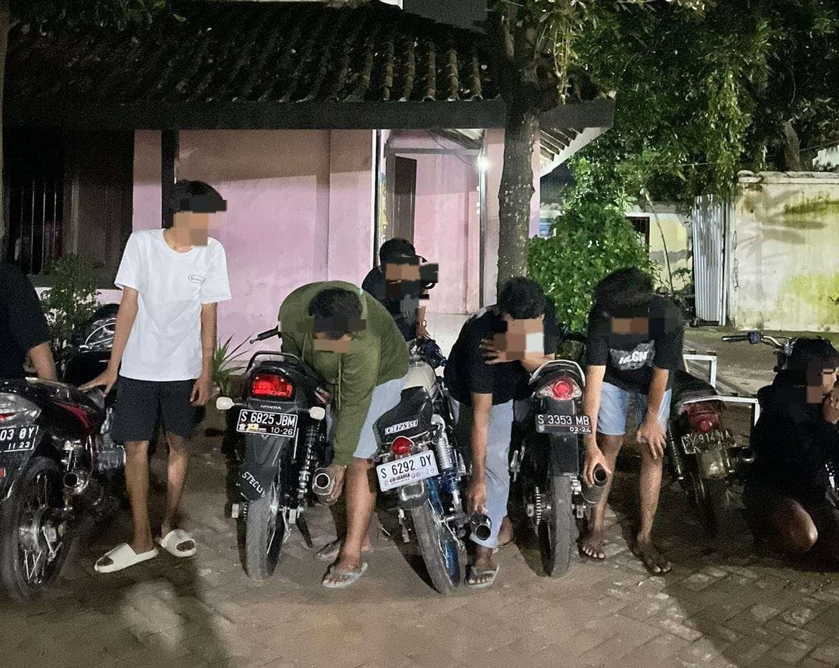 Para remaja yang menggunakan motor dengan knalpot brong terjaring patroli Polsek Babat