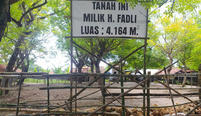 Suasana Pasar Bringkoning, Sampang, usai disegel pemilik tanah. Foto: MUTAMMIM/BANGSAONLINE