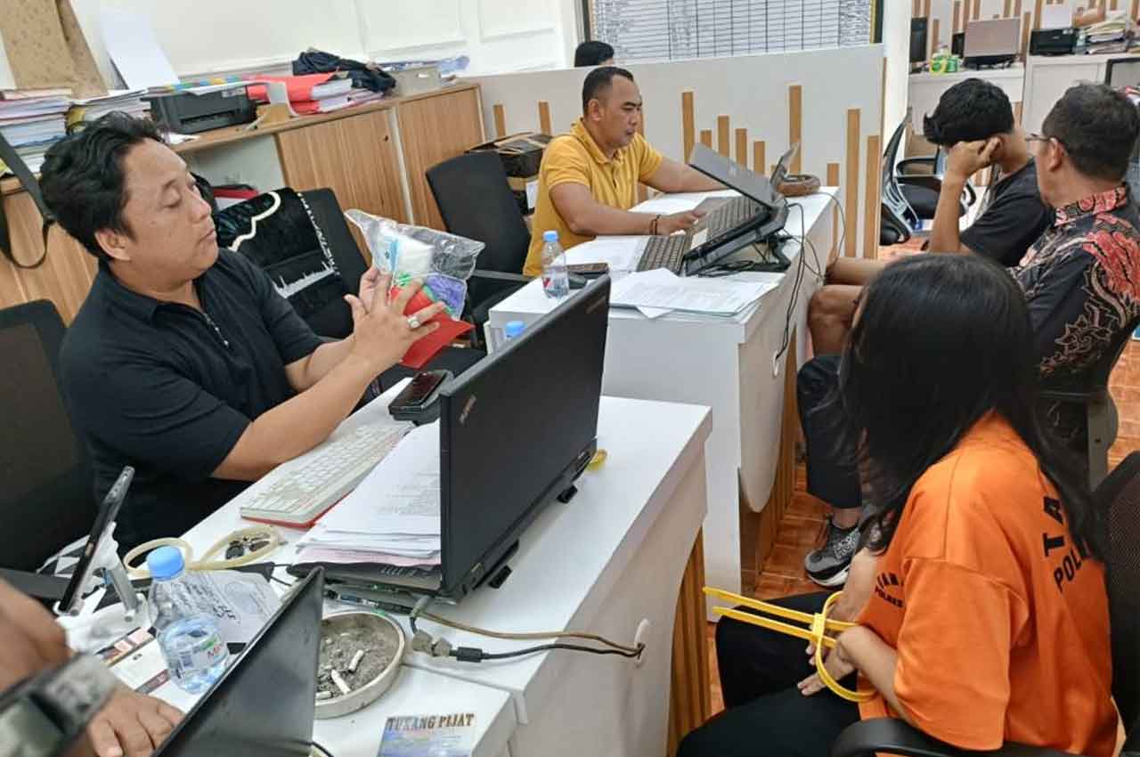 Jadi Pengedar Sabu, Satu Keluarga di Jember Ditangkap Polisi