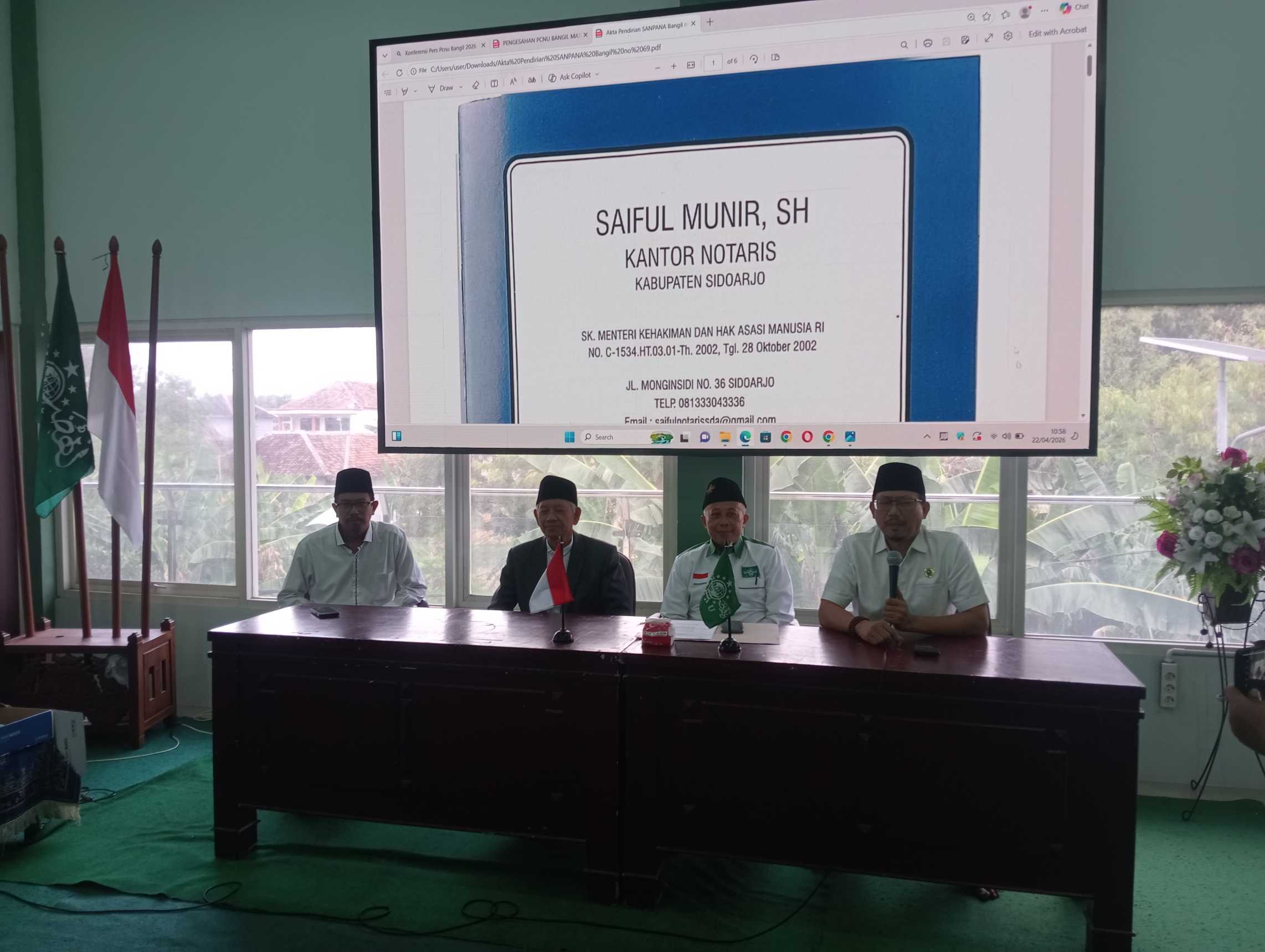 Konferensi pers PCNU Bangil terkait yayasan Pancawahana. Foto: Ahmad Fuad/BANGSAONLINE