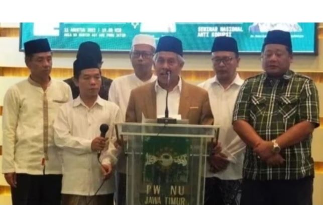 Dr KH Marzuki Mustamar saat membacakan Deklarasi Anti Korupsi Warga NU di Kantor PWNU Jawa Timur. Foto: NU Online Jatim