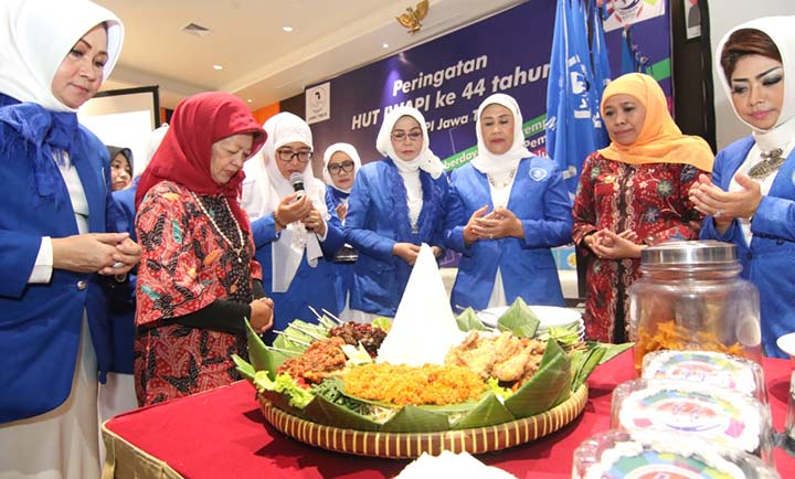 Khofifah Ajak IWAPI Turunkan Angka Kemiskinan di Jatim