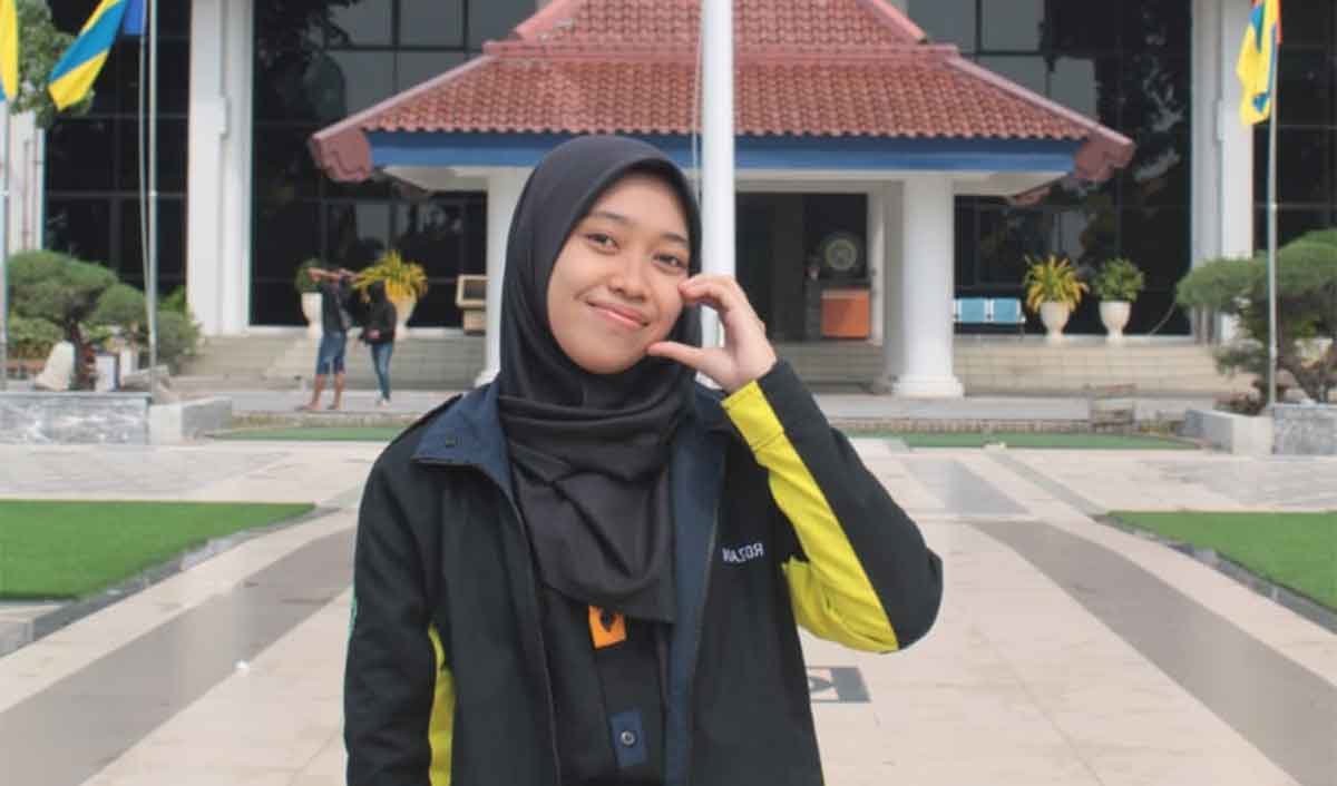 Mahasiswi Fakultas Keperawatan Unair, Aulia Fitri Salsabila.