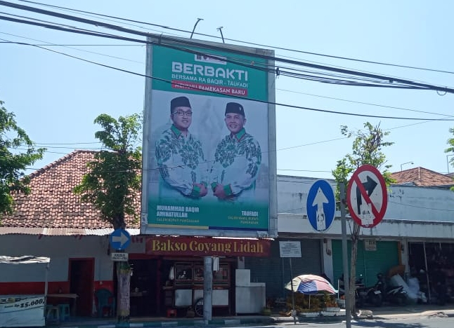 Billboard Gambar Dukungan terhadap Paslon RKH Mohammad Baqir Aminatullah - Taufadi  
