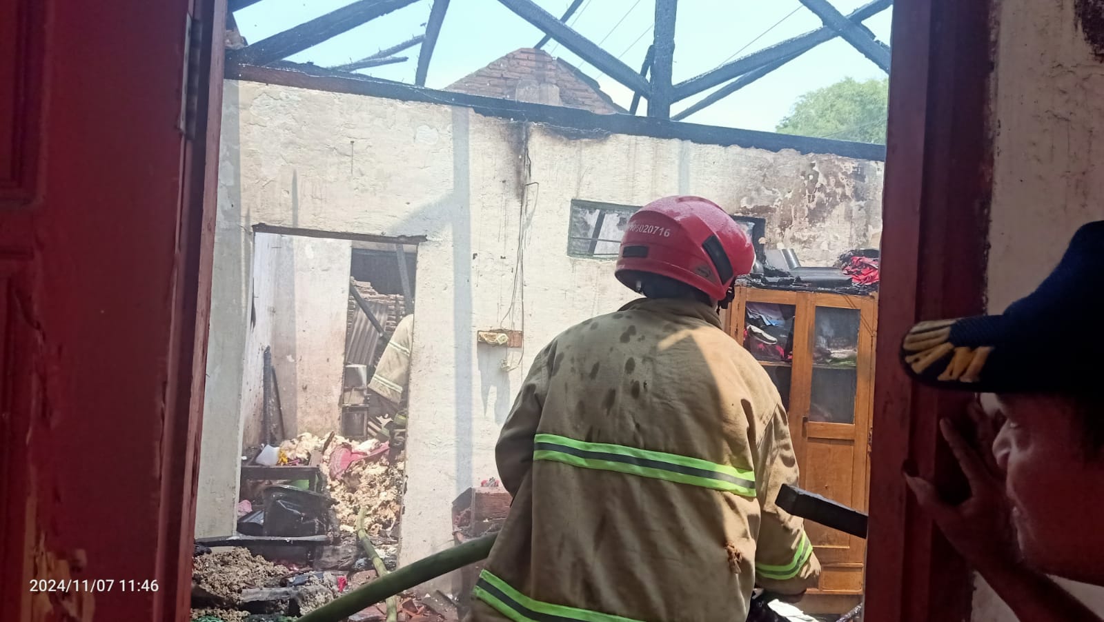 Kondisi rumah usai api berhasil dijinakkan