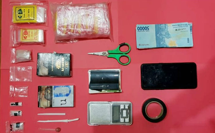 Sebagian barang bukti yang diamankan polisi dari 9 tersangka sabu.