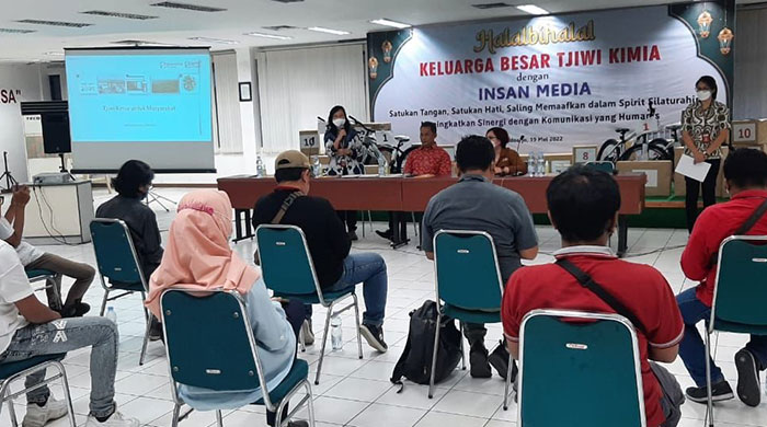 Suasana saat halal bihalal yang digelar PT Tjiwi Kimia TBK dengan puluhan wartawan dari Sidoarjo maupun Mojokerto.