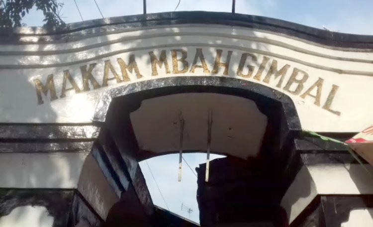 Makam Mbah Gimbal di kampung Kramat, Kelurahan Mangunharjo, Kecamatan Mayangan, Kota Probolinggo.