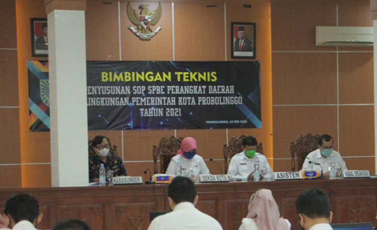 Bimbingan Teknis Penyusunan Standar Operasional Prosedur (SOP) Sistem Pemerintahan Berbasis Elektronik (SPBE) Perangkat Daerah di lingkungan Pemerintah Kota Probolinggo, Rabu (19/5/2021) pagi. (foto: ist)