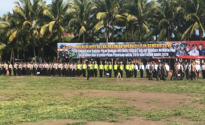 Gelar apel pasukan persiapan Natal dan Tahun Baru di Alun-alun Kabupaten Jember, Kamis (19/12/2019) pagi.