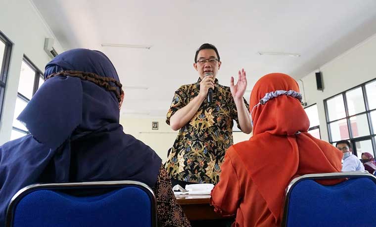 Narasumber saat menyampaikan materi pelatihan. (foto: ist.)